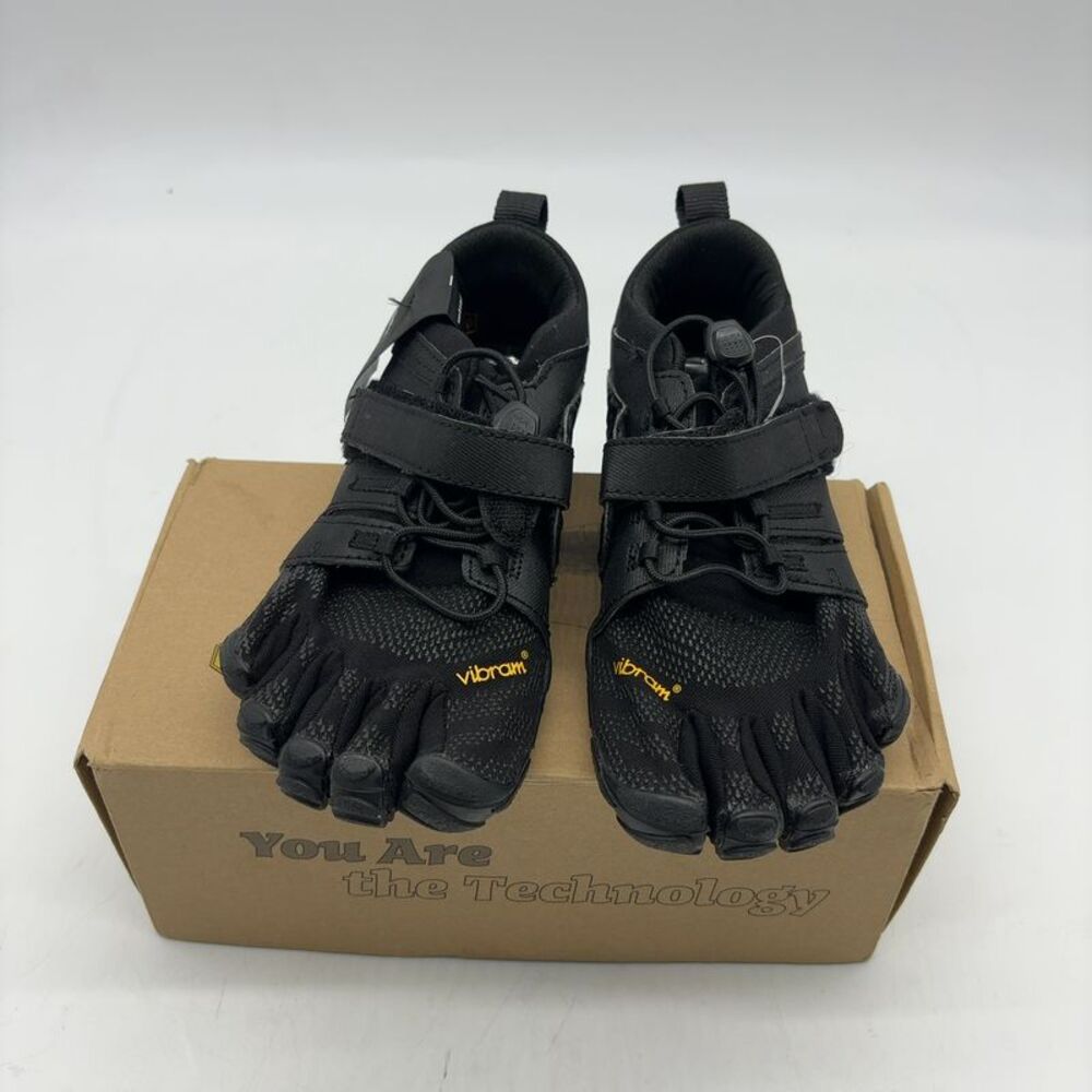 Vibram Athletic sneakers Sleek black